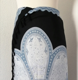 Sarong Mandala lichtgrijs/zwart.