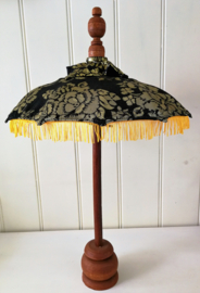 Bali parasol 60 cm zwart.  Diameter 47 cm. Op houten voet van palisander.