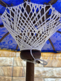 Bali parasol 60 cm hemelsblauw.  Diameter 47 cm. Op houten voet van palisander.