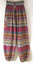 Broek Bohemian  'Glas in lood' rood/ multi. Maat 36 t/m 42.