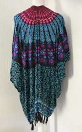 Sarong vest pauw blauw/zwart/multi.  Symbool van onsterflijkheid. 100% rayon, met sarong knoop.