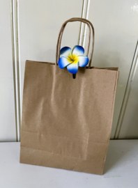 Rijkelijk gevuld cadeau tasje.
