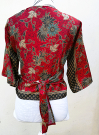 Wikkelvestje van authentieke Balinese batik.