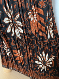 Batik uit Java. Authentieke rok plissé. Maat 44.