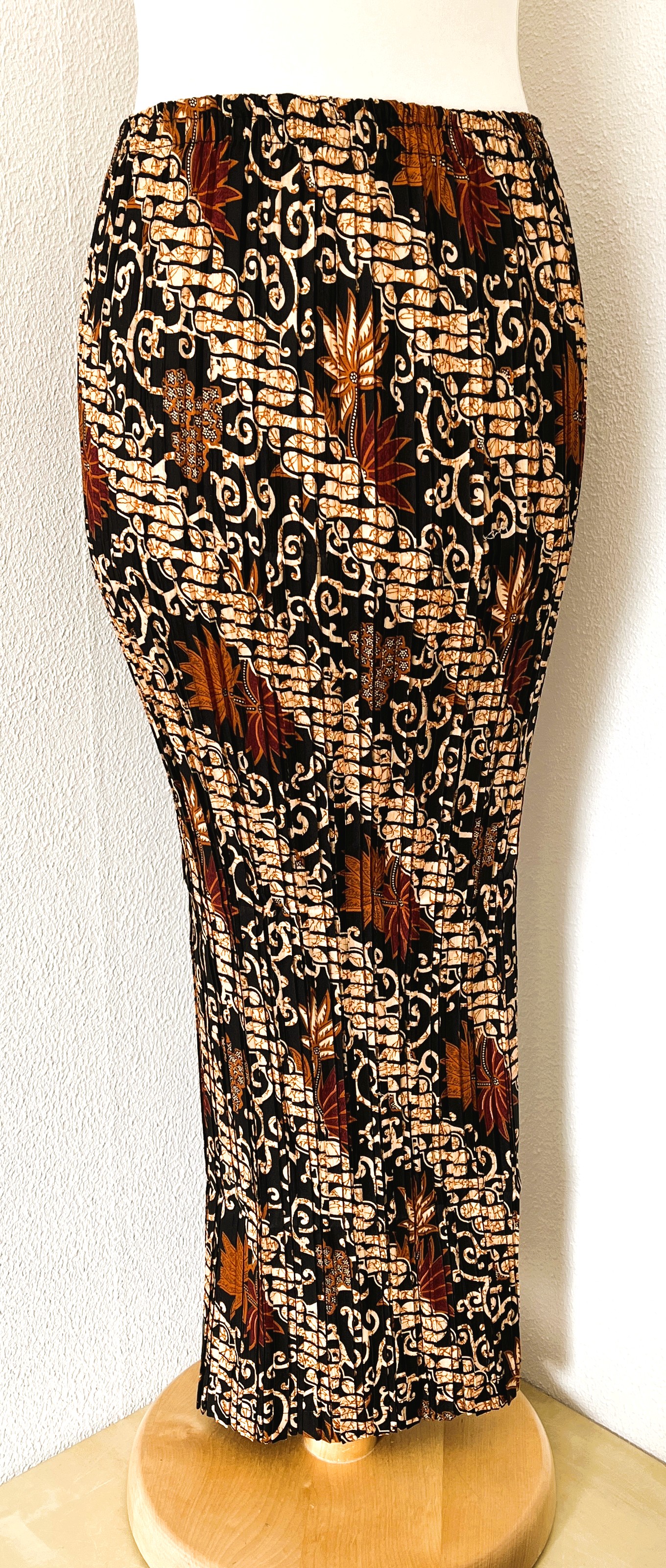 Batik uit Java. Authentieke rok plissé. Maatbereik 36 t/m 40.