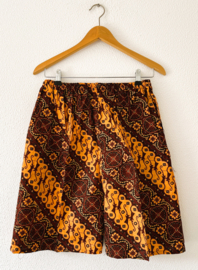 Batik herenshort. Maat 44/46.