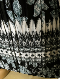 Batik uit Java. Authentieke rok plissé. Maatbereik 38 t/m 44.
