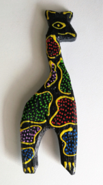 Koelkast magneet giraffe. Beschilderd door de Balinese aboriginals, de Bali Aga. 11.5 x 4 cm.