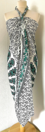 Sarong pauw, wit/groen/zwart.  Symbool van onsterfelijkheid.