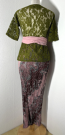 Traditionele Balinese set. Maat 38.