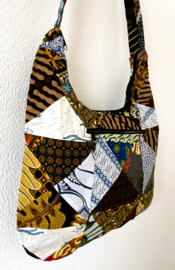 Schoudertas 38 x 29 cm. Hoofdvak en zijvak met rits. Gevoerd.