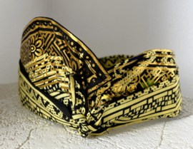 Udeng. Traditioneel Balinees hoofddeksel voor mannen. Omtrek 60 cm.