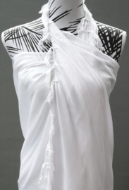 Sarong wit. 115x150 cm 100% Rayon (kunstzijde) wasbaar op 30 graden.  Met sarongknoop.