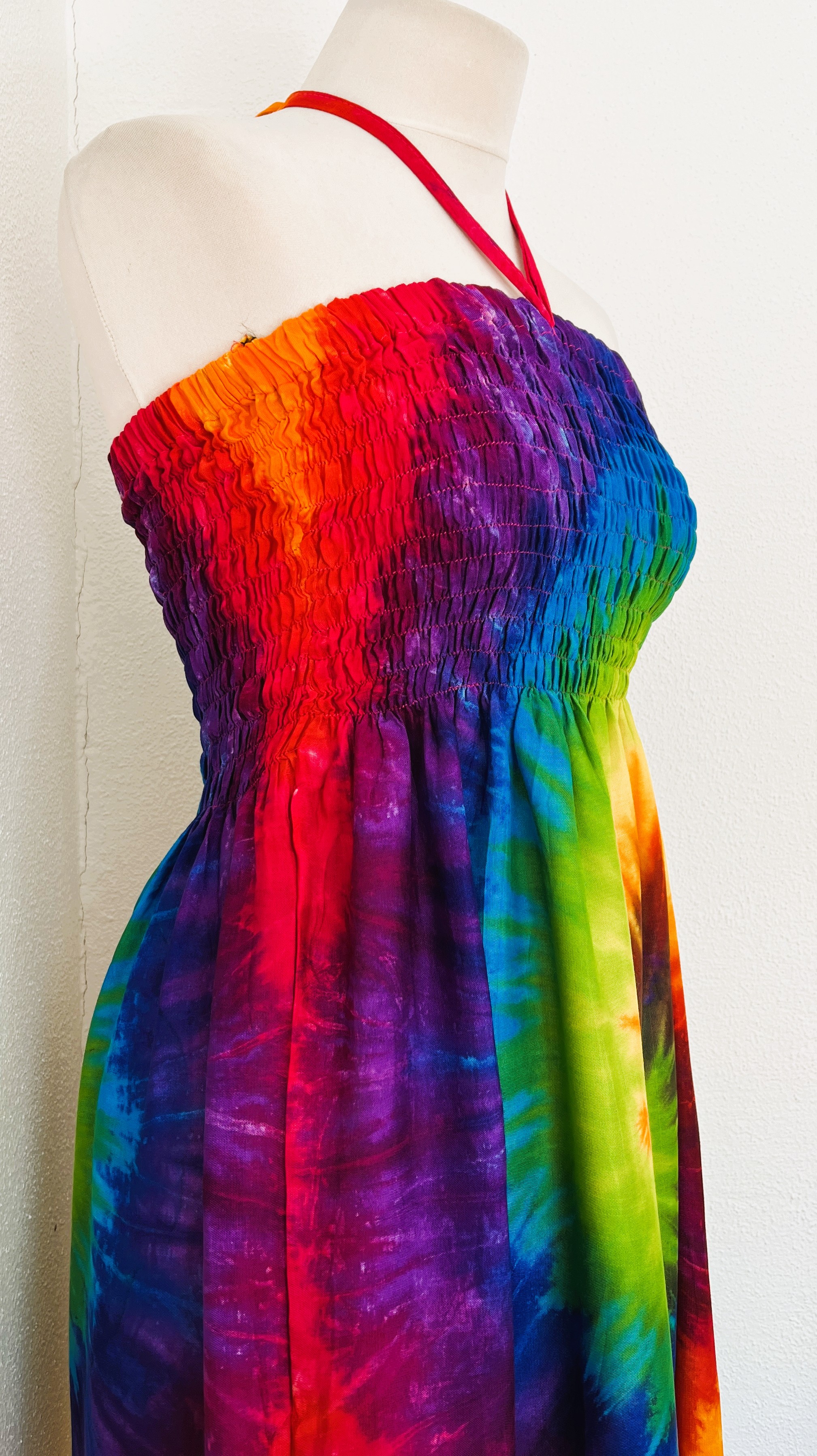 Tie dye jurkje van sarong stof. One size voor maat 36 t/m 42.