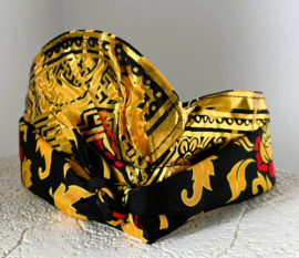 Udeng. Traditioneel Balinees hoofddeksel voor mannen. Omtrek 60 cm.