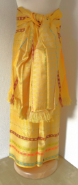 Kain Songket. Geweven gouddraad sarong. Complete set met selendang