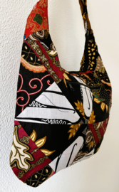 Schoudertas 38 x 29 cm. Hoofdvak en zijvak met rits. Gevoerd.