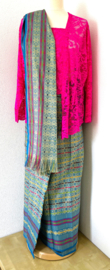 Luxe en authentieke traditionele Balinese set. Maat 54.