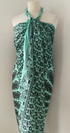 Sarong pauw, pastel groen/zwart.  Symbool van onsterfelijkheid.