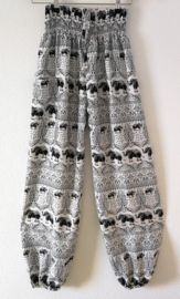 Prachtige Bohemian olifanten broek van zacht glanzende rayon.  Maat 36 t/m 40.