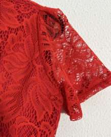 Kinder kebaya rood. Maat 122.