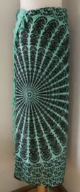 Sarong pauw, pastel groen/zwart.  Symbool van onsterfelijkheid.
