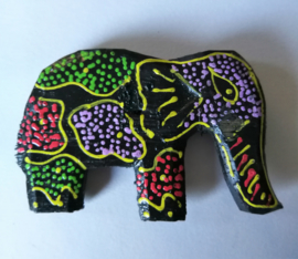 Koelkast magneet olifant. Beschilderd door de Balinese aboriginals, de Bali Aga. 6 x 4 cm.