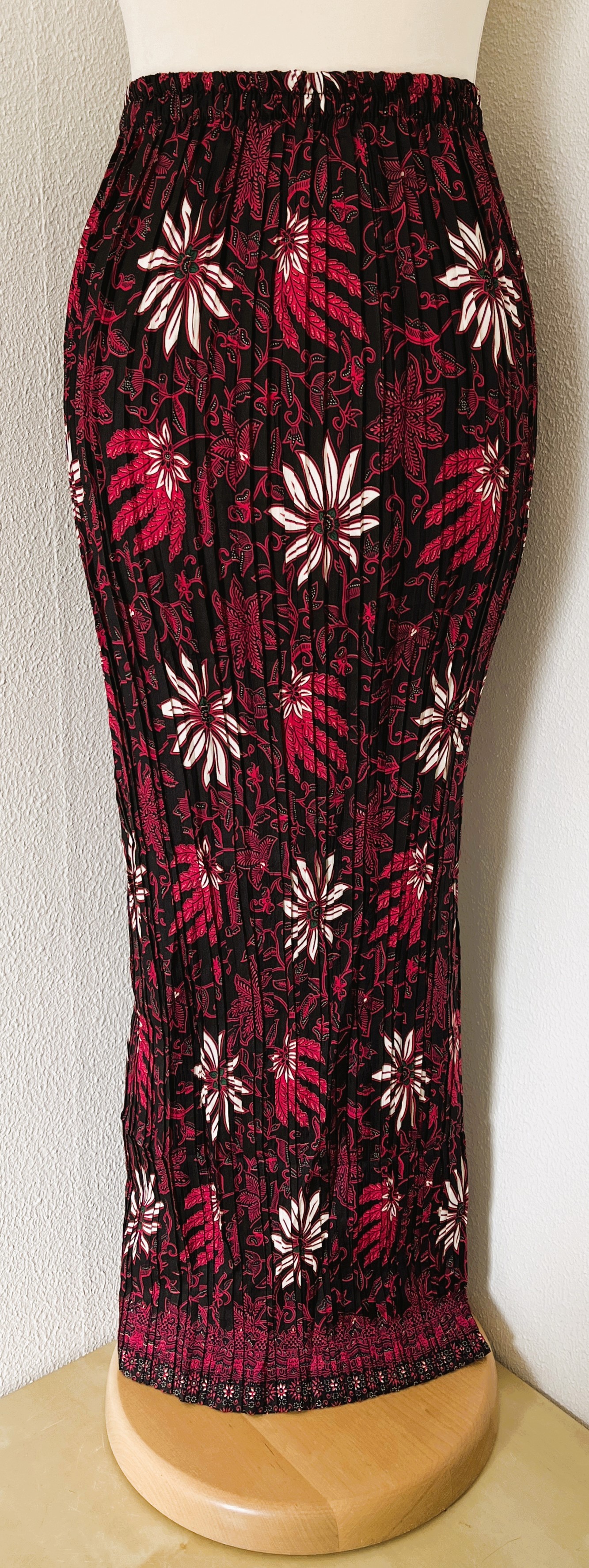 Batik uit Java. Authentieke rok plissé. Maatbereik 36 t/m 40.