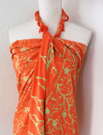 Batik sarong 'Klavertje 4' fluor oranje/appelgroen. van zware kwaliteit. Uit Dian's collectie. 120x170 cm met sarongknoop. Wasbaar op 30 graden. 100 % rayon.