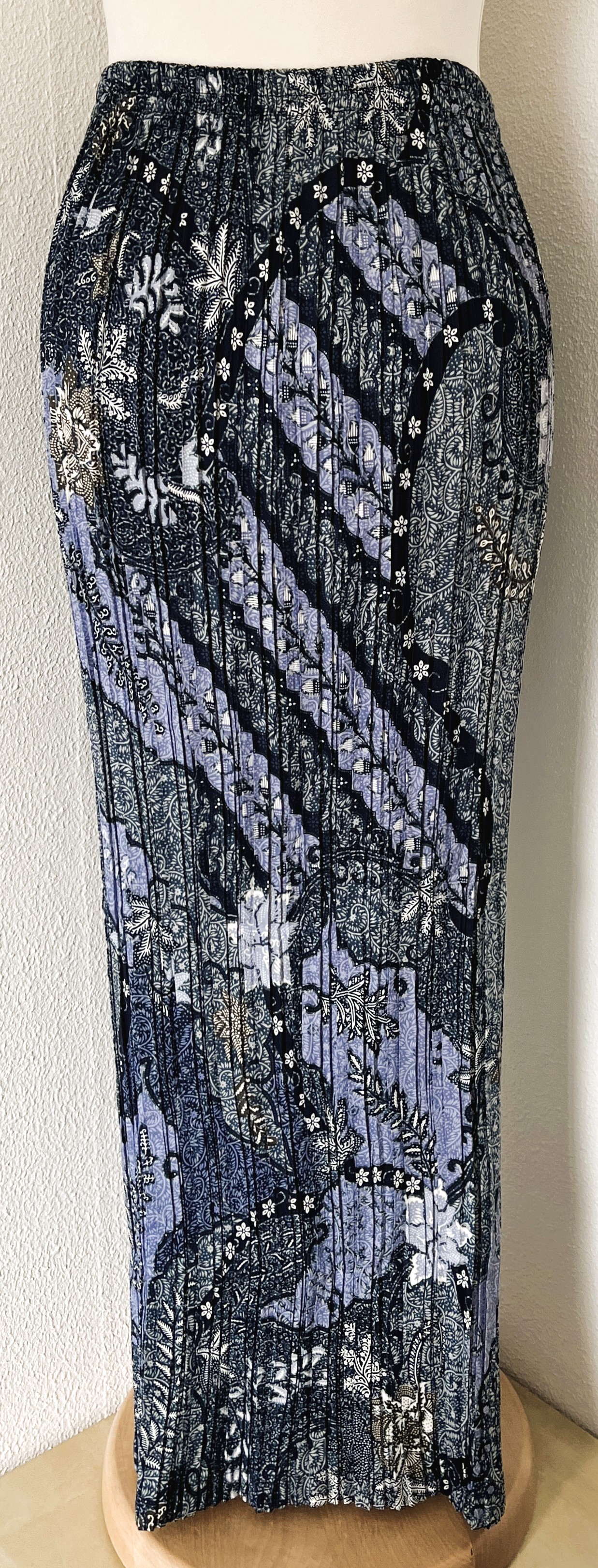 Batik uit Java. Authentieke rok plissé. Maatbereik 38 t/m 42.