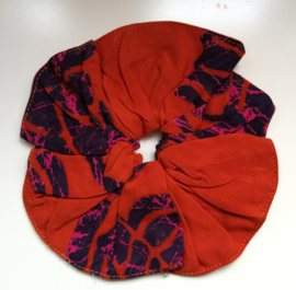 Schitterende batik wokkel/scrunchie. Voor paardenstaart, vlecht of knot. Met dubbelzijdige batik print.