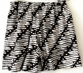 Batik herenshort. Maat 44/46.