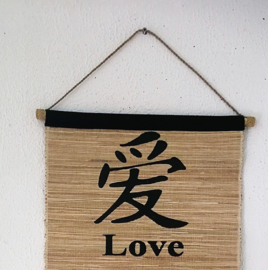 Spreukdoek Love.  Op jute geverfd. Afmeting 36 x 98 cm.