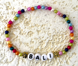Uit het atelier van Puck. Armbandje  'Bali'.