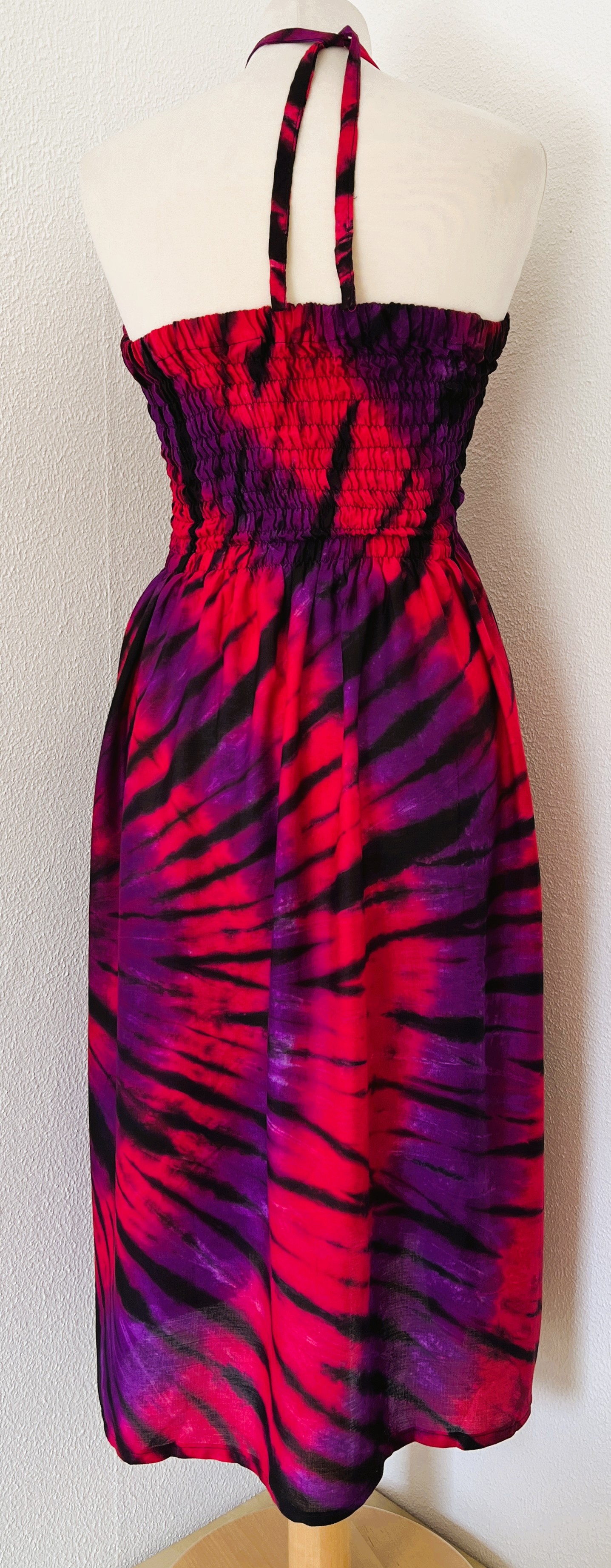 Tie dye jurkje van sarong stof. One size voor maat 36 t/m 42.