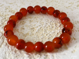 Uit het atelier van Ana. Armband koraalrood.