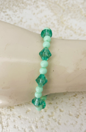 Uit het atelier van Puck. Armbandje  'Pastel'.