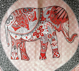Sarong olifant zentangle rood/wit/zwart.