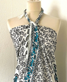 Sarong pauw, zwart/wit/blauw. Symbool van onsterfelijkheid.