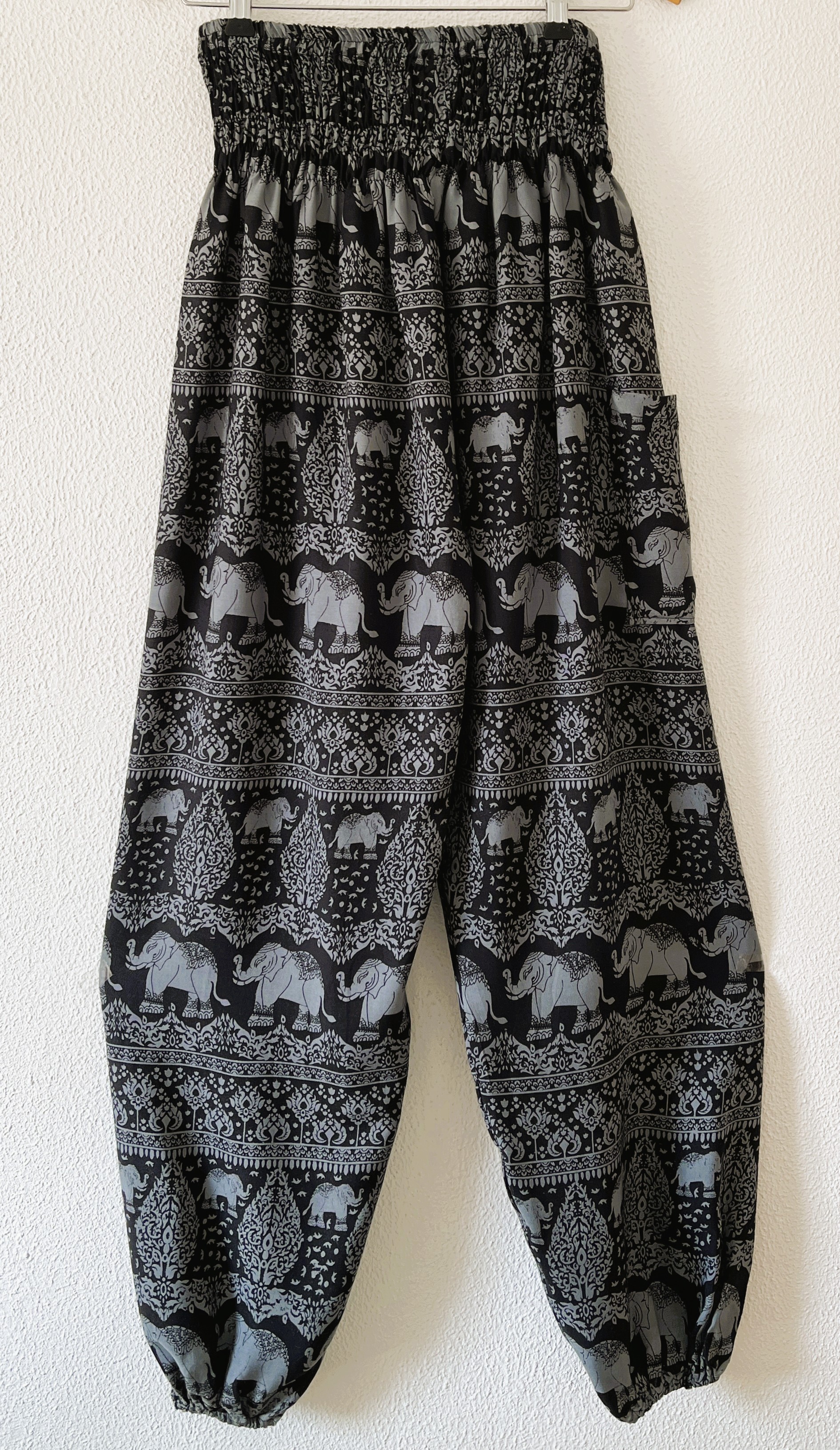 Bohemian broek olifant. Zwart-antraciet. Lange benen model.  Maat 42/44.