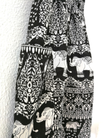 Prachtige Bohemian olifanten broek van zacht glanzende rayon.  Maat 36 t/m 40.