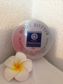 Frangipani unieke body butter. Verrijkt met de eeuwenoude verjongende  Habbatussauda; olie uit het zwarte komijnzaad, olijfolie en cacao zaad boter. 100% natuurlijke ingredienten. Blikje van 50 gram