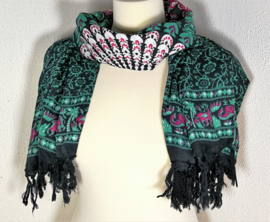 Sarong pauw, zwart/groen/bordeaux. Symbool van onsterfelijkheid.
