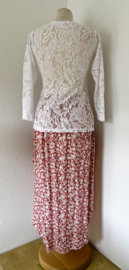 Traditionele kebaya set. Maat 36.