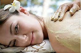 Frangipani Essential Scrub. Uit de traditionele Balinese Spa. Met Virgin Coconut Oil. 100 gram.