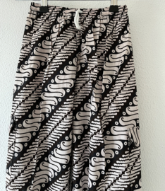 Authentieke Javaanse batik broek. Maat 116 en 134.