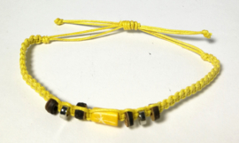 Macramé bracelet geel