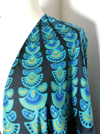 Sarong vest pauw zwart/blauw/multi. Symbool van onsterflijkheid. 100% rayon, met sarong knoop.