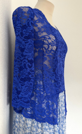 Traditionele kebaya set. Maat 38.