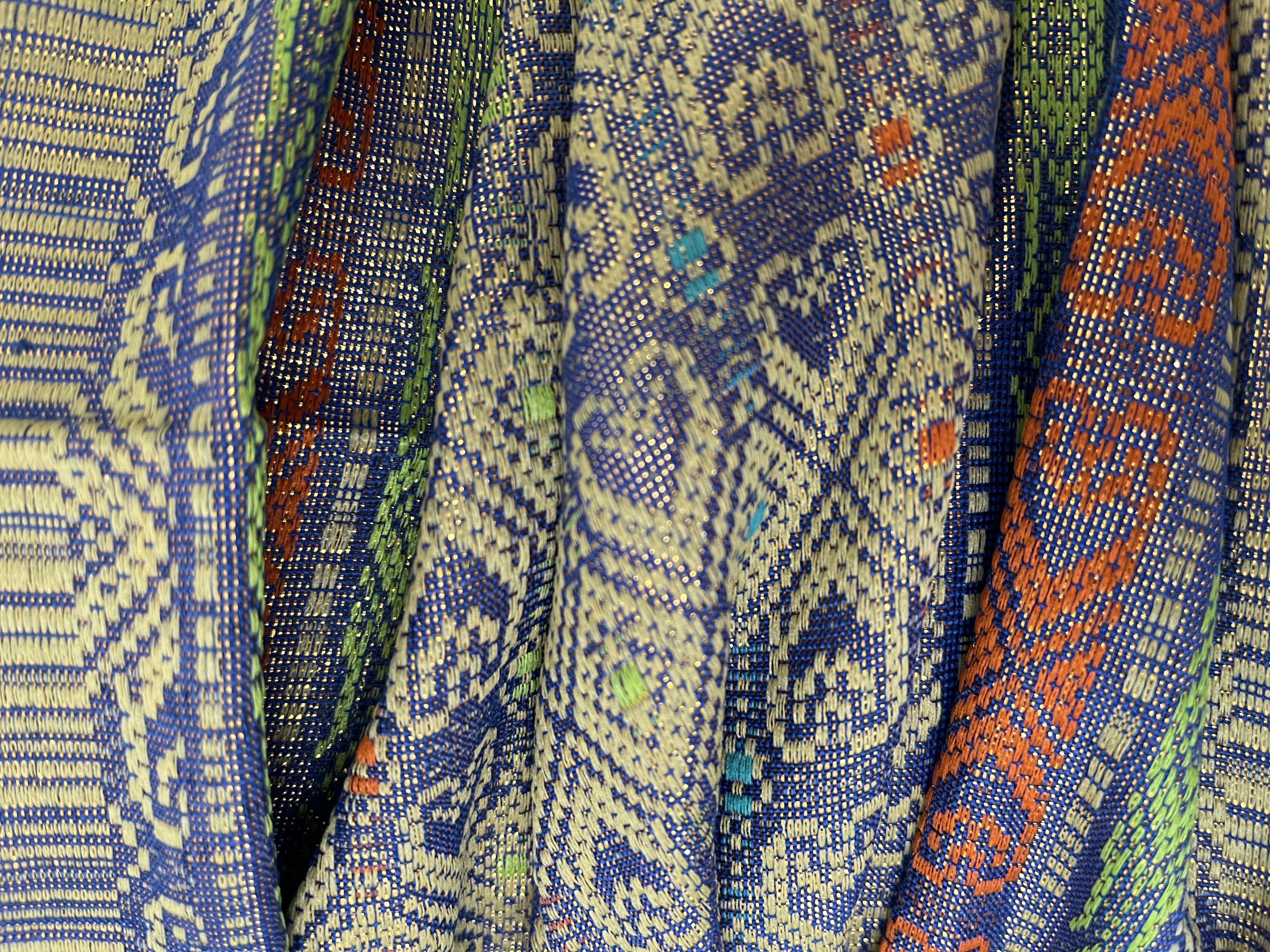 Kain Songket. Geweven gouddraad sarong. Complete set met selendang